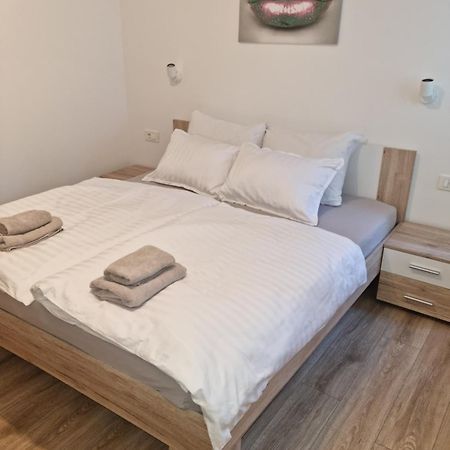Ivaana Apartment Banjol Luaran gambar