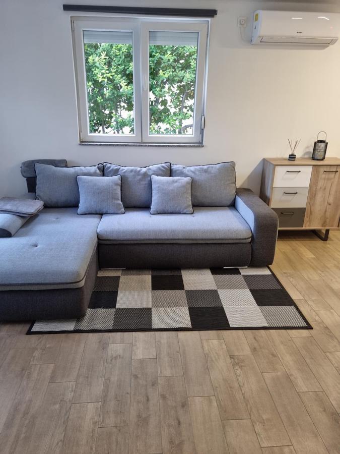 Ivaana Apartment Banjol Luaran gambar