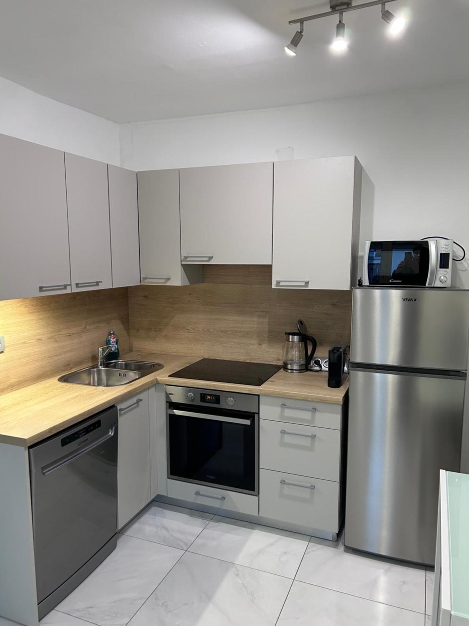 Ivaana Apartment Banjol Luaran gambar